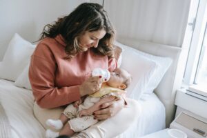 The Best Baby Feeding Bottle: 4 Essential Factors to Consider